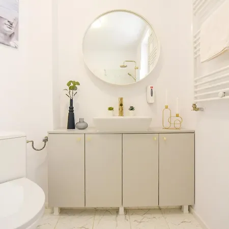 Apartment The Charms- Near Radisson *